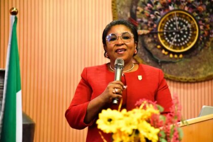 Nigerian government announces plan to review healthcare policy for civil servants